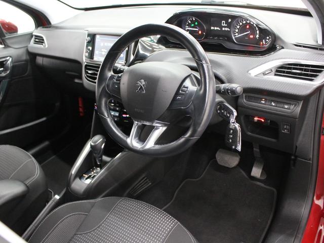 ２０８ アリュール　ファンエディション　ディスプレイオーディオ　カープレイ　Ｂｌｕｅｔｏｏｔｈ　Ｂカメラ　ＥＴＣ　オートライト　純正アルミホイール　オートエアコン　クルコン　アイドリングストップ　衝突被害軽減ブレーキ（9枚目）