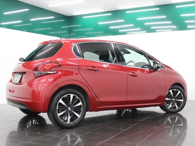 ２０８ アリュール　ファンエディション　ディスプレイオーディオ　カープレイ　Ｂｌｕｅｔｏｏｔｈ　Ｂカメラ　ＥＴＣ　オートライト　純正アルミホイール　オートエアコン　クルコン　アイドリングストップ　衝突被害軽減ブレーキ（17枚目）