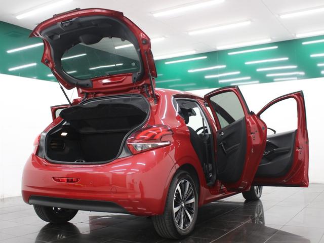 ２０８ アリュール　ファンエディション　ディスプレイオーディオ　カープレイ　Ｂｌｕｅｔｏｏｔｈ　Ｂカメラ　ＥＴＣ　オートライト　純正アルミホイール　オートエアコン　クルコン　アイドリングストップ　衝突被害軽減ブレーキ（27枚目）