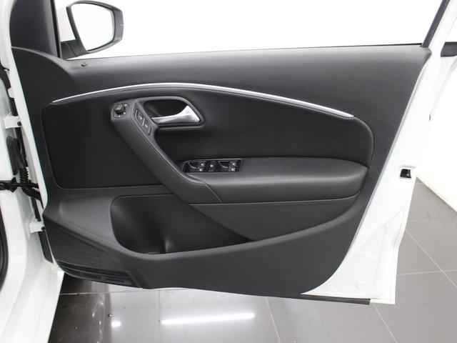 ポロ ＴＳＩハイライン　フルセグナビ　Ｂｌｕｅｔｏｏｔｈ　ＵＳＢ入力　Ｂカメラ　ＬＥＤライト　オートライト　純正ＡＷ　ＥＴＣ　クルコン　衝突被害軽減ブレーキ　ハーフレザーシート　シートヒーター　ステリモ　パドルシフト（28枚目）