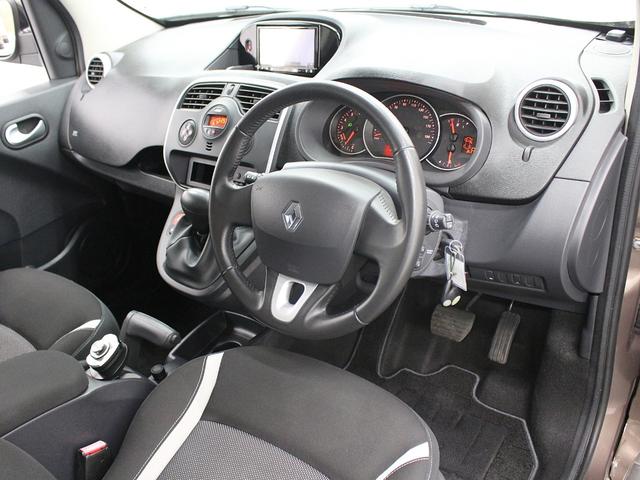 フルセグナビ　Ｂｌｕｅｔｏｏｔｈ　ＵＳＢ入力　バックカメラ　オートエアコン　ＥＴＣ　オートライト　マルチルーフレール　フォグランプ　スライドドア