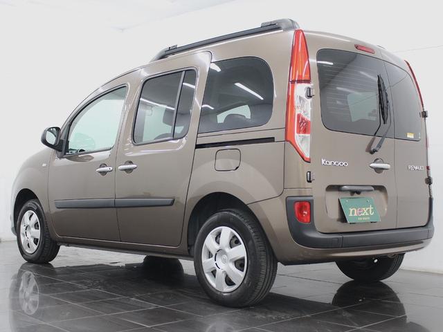 フルセグナビ　Ｂｌｕｅｔｏｏｔｈ　ＵＳＢ入力　バックカメラ　オートエアコン　ＥＴＣ　オートライト　マルチルーフレール　フォグランプ　スライドドア