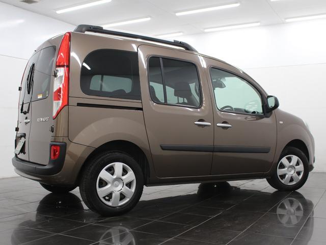 フルセグナビ　Ｂｌｕｅｔｏｏｔｈ　ＵＳＢ入力　バックカメラ　オートエアコン　ＥＴＣ　オートライト　マルチルーフレール　フォグランプ　スライドドア