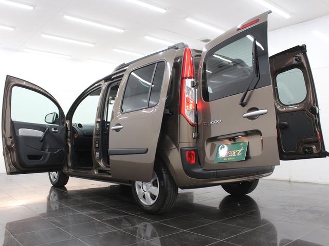 フルセグナビ　Ｂｌｕｅｔｏｏｔｈ　ＵＳＢ入力　バックカメラ　オートエアコン　ＥＴＣ　オートライト　マルチルーフレール　フォグランプ　スライドドア