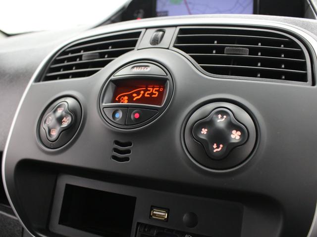 フルセグナビ　Ｂｌｕｅｔｏｏｔｈ　ＵＳＢ入力　バックカメラ　オートエアコン　ＥＴＣ　オートライト　マルチルーフレール　フォグランプ　スライドドア