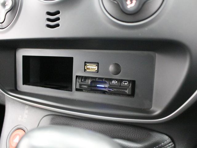 フルセグナビ　Ｂｌｕｅｔｏｏｔｈ　ＵＳＢ入力　バックカメラ　オートエアコン　ＥＴＣ　オートライト　マルチルーフレール　フォグランプ　スライドドア