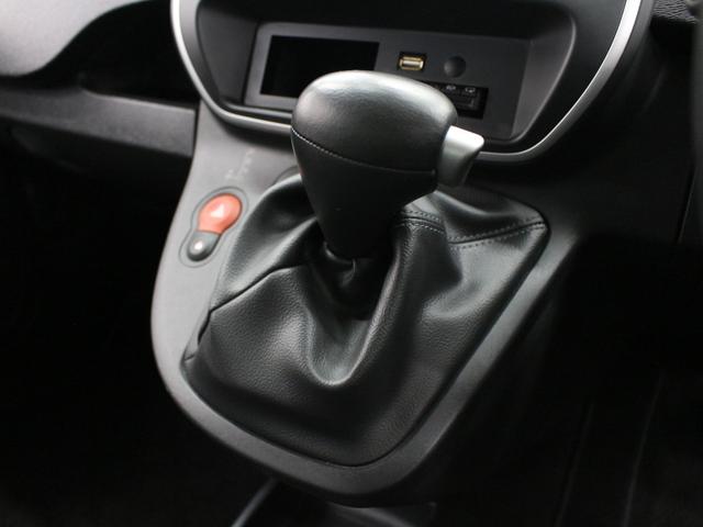 フルセグナビ　Ｂｌｕｅｔｏｏｔｈ　ＵＳＢ入力　バックカメラ　オートエアコン　ＥＴＣ　オートライト　マルチルーフレール　フォグランプ　スライドドア