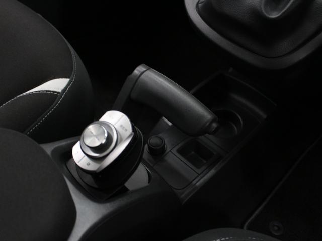 フルセグナビ　Ｂｌｕｅｔｏｏｔｈ　ＵＳＢ入力　バックカメラ　オートエアコン　ＥＴＣ　オートライト　マルチルーフレール　フォグランプ　スライドドア