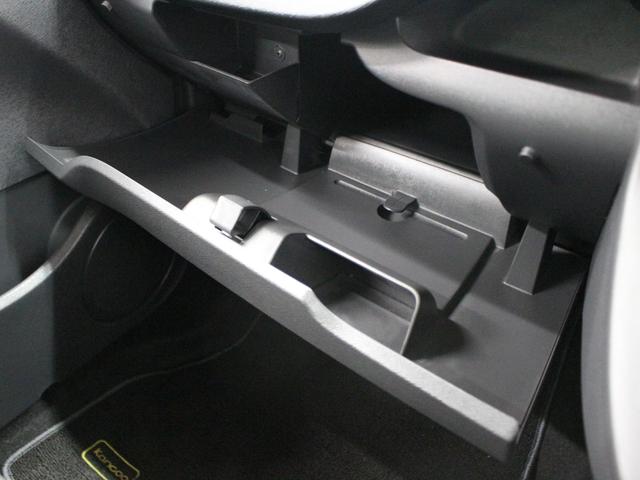 フルセグナビ　Ｂｌｕｅｔｏｏｔｈ　ＵＳＢ入力　バックカメラ　オートエアコン　ＥＴＣ　オートライト　マルチルーフレール　フォグランプ　スライドドア