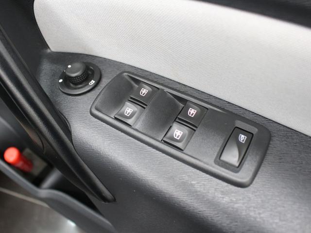 フルセグナビ　Ｂｌｕｅｔｏｏｔｈ　ＵＳＢ入力　バックカメラ　オートエアコン　ＥＴＣ　オートライト　マルチルーフレール　フォグランプ　スライドドア