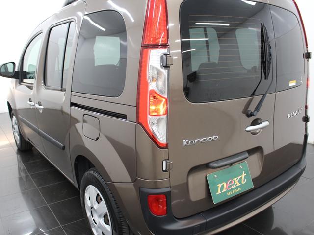 フルセグナビ　Ｂｌｕｅｔｏｏｔｈ　ＵＳＢ入力　バックカメラ　オートエアコン　ＥＴＣ　オートライト　マルチルーフレール　フォグランプ　スライドドア