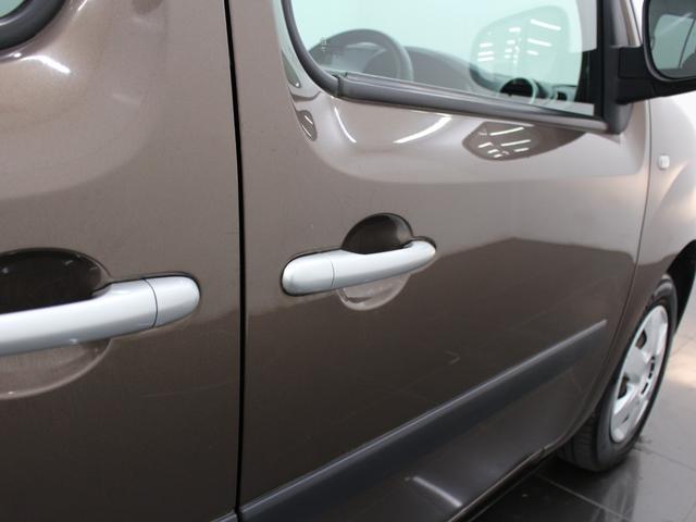 フルセグナビ　Ｂｌｕｅｔｏｏｔｈ　ＵＳＢ入力　バックカメラ　オートエアコン　ＥＴＣ　オートライト　マルチルーフレール　フォグランプ　スライドドア