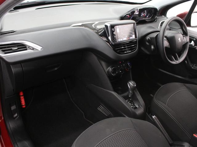 フルセグナビ　Ｂｌｕｅｔｏｏｔｈ　ＵＳＢ入力　ＨＩＤライト　オートライト　純正アルミホイール　ＥＴＣ　アイドリングストップ　アクティブシティーブレーキ　クルコン　バックカメラ　ステアリングリモコン