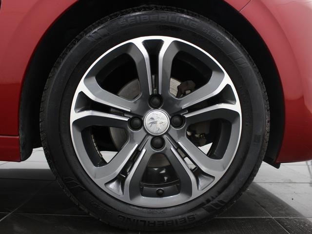 フルセグナビ　Ｂｌｕｅｔｏｏｔｈ　ＵＳＢ入力　ＨＩＤライト　オートライト　純正アルミホイール　ＥＴＣ　アイドリングストップ　アクティブシティーブレーキ　クルコン　バックカメラ　ステアリングリモコン