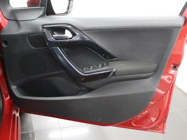 フルセグナビ　Ｂｌｕｅｔｏｏｔｈ　ＵＳＢ入力　ＨＩＤライト　オートライト　純正アルミホイール　ＥＴＣ　アイドリングストップ　アクティブシティーブレーキ　クルコン　バックカメラ　ステアリングリモコン