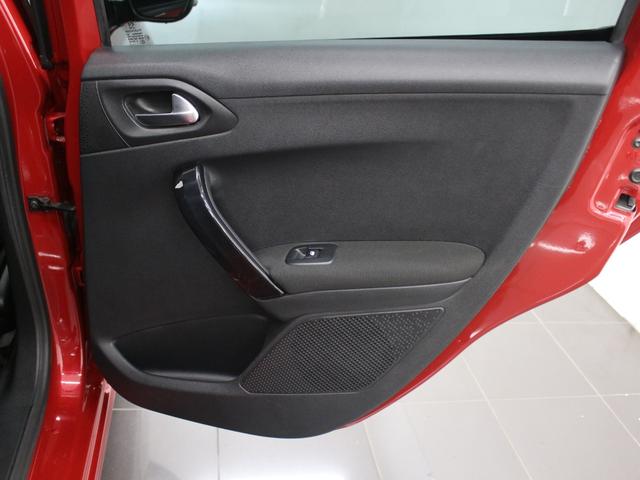 フルセグナビ　Ｂｌｕｅｔｏｏｔｈ　ＵＳＢ入力　ＨＩＤライト　オートライト　純正アルミホイール　ＥＴＣ　アイドリングストップ　アクティブシティーブレーキ　クルコン　バックカメラ　ステアリングリモコン