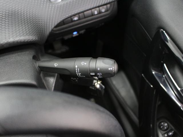 フルセグナビ　Ｂｌｕｅｔｏｏｔｈ　ＵＳＢ入力　ＨＩＤライト　オートライト　純正アルミホイール　ＥＴＣ　アイドリングストップ　アクティブシティーブレーキ　クルコン　バックカメラ　ステアリングリモコン