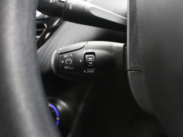 フルセグナビ　Ｂｌｕｅｔｏｏｔｈ　ＵＳＢ入力　ＨＩＤライト　オートライト　純正アルミホイール　ＥＴＣ　アイドリングストップ　アクティブシティーブレーキ　クルコン　バックカメラ　ステアリングリモコン