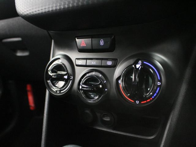 フルセグナビ　Ｂｌｕｅｔｏｏｔｈ　ＵＳＢ入力　ＨＩＤライト　オートライト　純正アルミホイール　ＥＴＣ　アイドリングストップ　アクティブシティーブレーキ　クルコン　バックカメラ　ステアリングリモコン