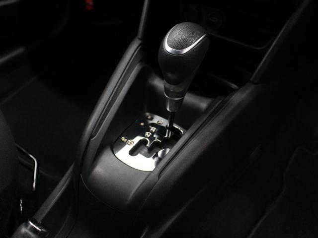 フルセグナビ　Ｂｌｕｅｔｏｏｔｈ　ＵＳＢ入力　ＨＩＤライト　オートライト　純正アルミホイール　ＥＴＣ　アイドリングストップ　アクティブシティーブレーキ　クルコン　バックカメラ　ステアリングリモコン