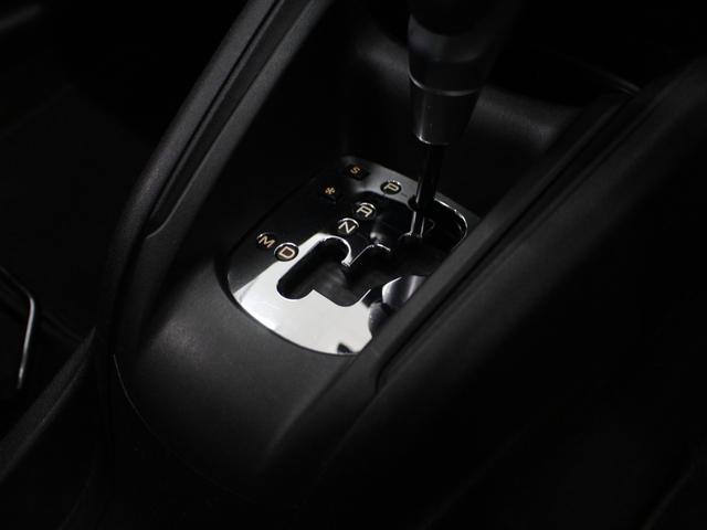 フルセグナビ　Ｂｌｕｅｔｏｏｔｈ　ＵＳＢ入力　ＨＩＤライト　オートライト　純正アルミホイール　ＥＴＣ　アイドリングストップ　アクティブシティーブレーキ　クルコン　バックカメラ　ステアリングリモコン