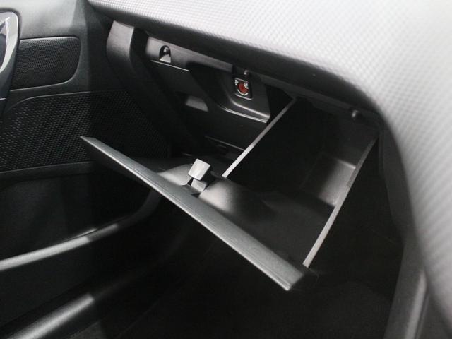 フルセグナビ　Ｂｌｕｅｔｏｏｔｈ　ＵＳＢ入力　ＨＩＤライト　オートライト　純正アルミホイール　ＥＴＣ　アイドリングストップ　アクティブシティーブレーキ　クルコン　バックカメラ　ステアリングリモコン