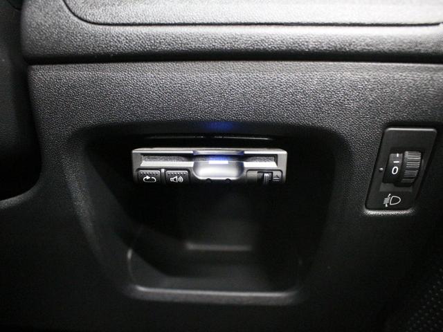 フルセグナビ　Ｂｌｕｅｔｏｏｔｈ　ＵＳＢ入力　ＨＩＤライト　オートライト　純正アルミホイール　ＥＴＣ　アイドリングストップ　アクティブシティーブレーキ　クルコン　バックカメラ　ステアリングリモコン