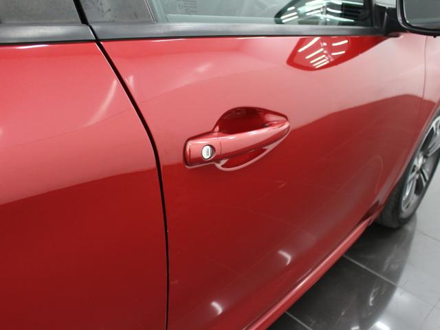 フルセグナビ　Ｂｌｕｅｔｏｏｔｈ　ＵＳＢ入力　ＨＩＤライト　オートライト　純正アルミホイール　ＥＴＣ　アイドリングストップ　アクティブシティーブレーキ　クルコン　バックカメラ　ステアリングリモコン