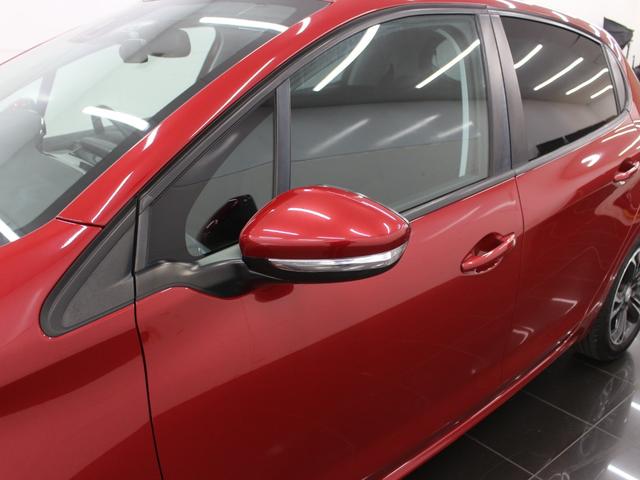 フルセグナビ　Ｂｌｕｅｔｏｏｔｈ　ＵＳＢ入力　ＨＩＤライト　オートライト　純正アルミホイール　ＥＴＣ　アイドリングストップ　アクティブシティーブレーキ　クルコン　バックカメラ　ステアリングリモコン