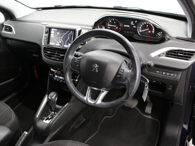 ２０８ アリュール　シエロプラス　純正ナビ　フルセグ　Ｂｌｕｅｔｏｏｔｈ　Ｂカメラ　ＵＳＢ入力　ＥＴＣ　オートライト　オートエアコン　純正ＡＷ　Ｂソナー　衝突被害軽減システム　アイドリングストップ　パノラマガラスルーフ　限定車（9枚目）