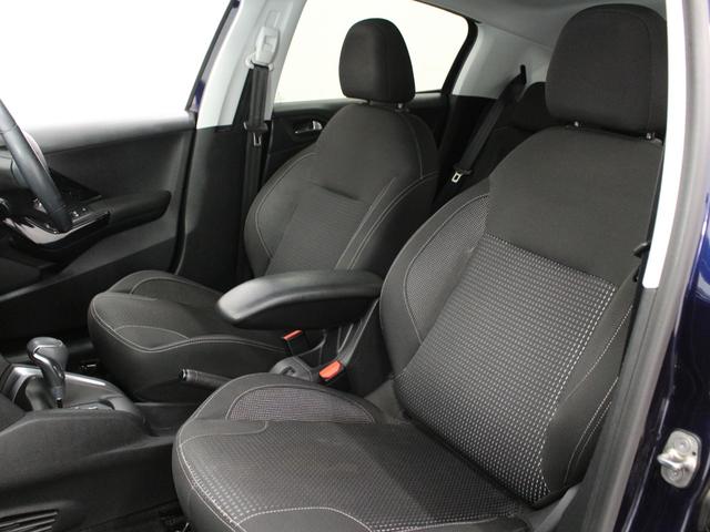 ２０８ アリュール　シエロプラス　純正ナビ　フルセグ　Ｂｌｕｅｔｏｏｔｈ　Ｂカメラ　ＵＳＢ入力　ＥＴＣ　オートライト　オートエアコン　純正ＡＷ　Ｂソナー　衝突被害軽減システム　アイドリングストップ　パノラマガラスルーフ　限定車（12枚目）