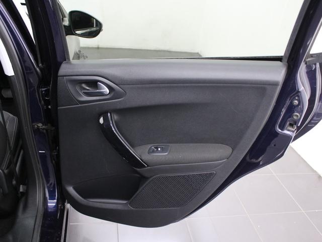 ２０８ アリュール　シエロプラス　純正ナビ　フルセグ　Ｂｌｕｅｔｏｏｔｈ　Ｂカメラ　ＵＳＢ入力　ＥＴＣ　オートライト　オートエアコン　純正ＡＷ　Ｂソナー　衝突被害軽減システム　アイドリングストップ　パノラマガラスルーフ　限定車（30枚目）