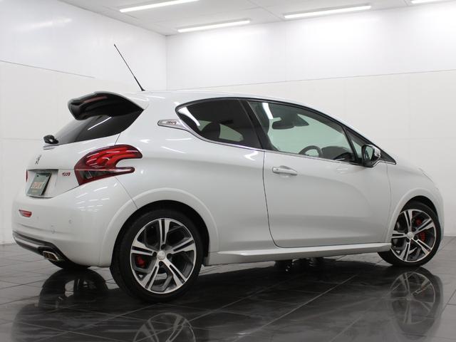 ２０８ ＧＴｉ　純正ナビ　フルセグ　Ｂｌｕｅｔｏｏｔｈ　ＵＳＢ入力　ＥＴＣ　ＬＥＤヘッドライト　オートライト　オートＡＣ　クルコン　Ｂソナー　衝突被害軽減システム　純正ＡＷ　ハーフレザーシート　６ＭＴ（17枚目）