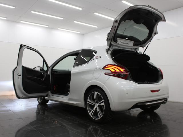 ２０８ ＧＴｉ　純正ナビ　フルセグ　Ｂｌｕｅｔｏｏｔｈ　ＵＳＢ入力　ＥＴＣ　ＬＥＤヘッドライト　オートライト　オートＡＣ　クルコン　Ｂソナー　衝突被害軽減システム　純正ＡＷ　ハーフレザーシート　６ＭＴ（28枚目）