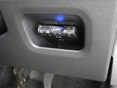 純正ナビ　フルセグ　Ｂｌｕｅｔｏｏｔｈ　ＡｐｐｌｅＣａｒＰｌａｙ　Ｂカメラ　ＥＴＣ　ブラインドスポットモニター　スマートキー　クルコン　フォグランプ　オートライト　オートエアコン　衝突被害軽減ブレーキ 6