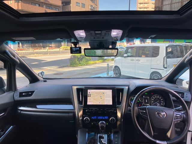 アルファードハイブリッド Ｓ　タイプゴールドＩＩ　モデリスタフルエアロ／ＢＳＭ／デジタルインナーミラー／ツインサンルーフ／後席モニター／三眼ＬＥＤ／ＴＲＤブレースセット／２０２５レグノＧＲ－Ｘ３／スマートキー×２（3枚目）