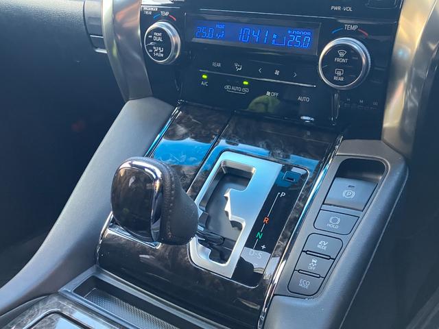 アルファードハイブリッド Ｓ　タイプゴールドＩＩ　モデリスタフルエアロ／ＢＳＭ／デジタルインナーミラー／ツインサンルーフ／後席モニター／三眼ＬＥＤ／ＴＲＤブレースセット／２０２５レグノＧＲ－Ｘ３／スマートキー×２（7枚目）