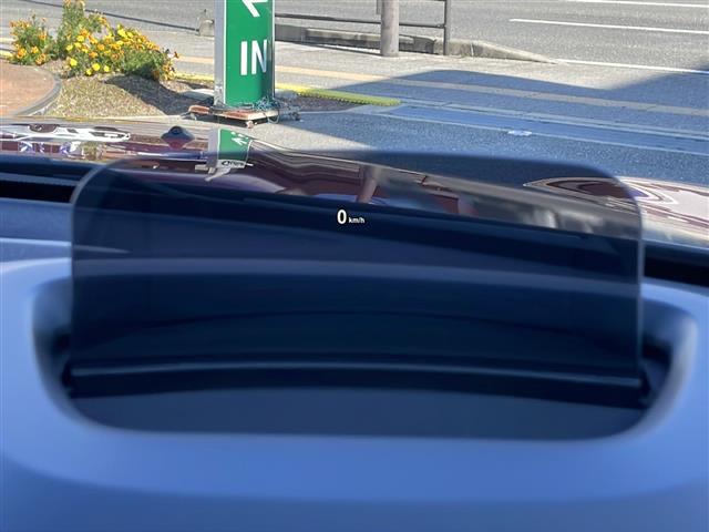 ＭＩＮＩ ジョンクーパーワークス　クロスオーバー　純正ナビ／ＡＭ・ＦＭ／バックカメラ／コーナーセンサー／クルーズコントロール／シートヒーター／ヘッドアップディスプレイ／パワーバックドア／インテリジェントセーフティ／レッドキャリパー／ルーフレール（9枚目）