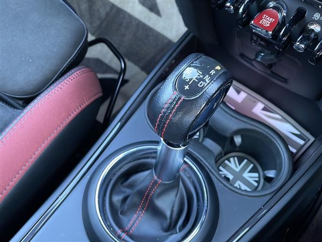 ＭＩＮＩ ジョンクーパーワークス　クロスオーバー　純正ナビ／ＡＭ・ＦＭ／バックカメラ／コーナーセンサー／クルーズコントロール／シートヒーター／ヘッドアップディスプレイ／パワーバックドア／インテリジェントセーフティ／レッドキャリパー／ルーフレール（15枚目）