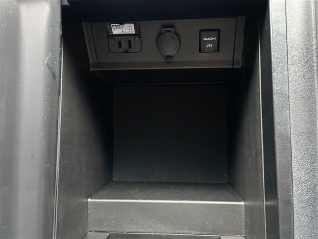 アルファード ２．５Ｓ　Ｃパッケージ　ワンオーナー／ＡＬＰＩＮＥナビ／ＡＬＰＩＮＥフルエアロ／ＡＬＰＩＮＥフリップダウンモニター／デジタルインナーミラー／ツインムーンルーフ／パワーシート／シートヒーター／エアーシート／ＥＴＣ／オットマン（17枚目）