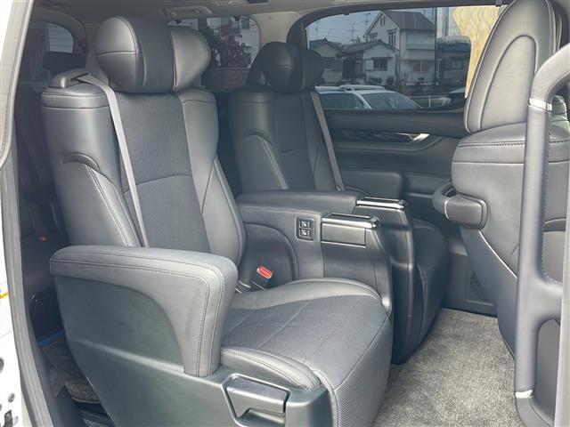 アルファード ２．５Ｓ　Ｃパッケージ　ワンオーナー／ＡＬＰＩＮＥナビ／ＡＬＰＩＮＥフルエアロ／ＡＬＰＩＮＥフリップダウンモニター／デジタルインナーミラー／ツインムーンルーフ／パワーシート／シートヒーター／エアーシート／ＥＴＣ／オットマン（22枚目）
