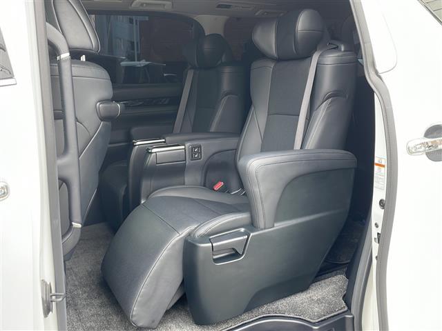 アルファード ２．５Ｓ　Ｃパッケージ　ワンオーナー／ＡＬＰＩＮＥナビ／ＡＬＰＩＮＥフルエアロ／ＡＬＰＩＮＥフリップダウンモニター／デジタルインナーミラー／ツインムーンルーフ／パワーシート／シートヒーター／エアーシート／ＥＴＣ／オットマン（23枚目）