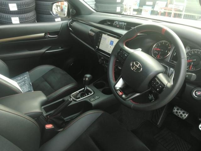 ハイラックス Ｚ　ＧＲスポーツ　ワンオーナー　キーレス　ナビ　１８アルミホイール　アイドリングストップ　ディーゼル　エアバッグ　電動シート　オートマ　フル装備　安全装備　助手席エアバッグ　サイドエアバッグ　衝突被害軽減システム（2枚目）