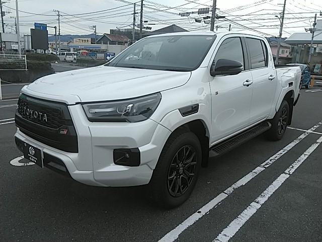 ハイラックス Ｚ　ＧＲスポーツ　ワンオーナー　キーレス　ナビ　１８アルミホイール　アイドリングストップ　ディーゼル　エアバッグ　電動シート　オートマ　フル装備　安全装備　助手席エアバッグ　サイドエアバッグ　衝突被害軽減システム（6枚目）