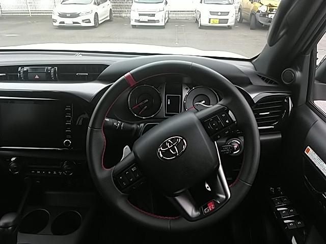 ハイラックス Ｚ　ＧＲスポーツ　ワンオーナー　キーレス　ナビ　１８アルミホイール　アイドリングストップ　ディーゼル　エアバッグ　電動シート　オートマ　フル装備　安全装備　助手席エアバッグ　サイドエアバッグ　衝突被害軽減システム（8枚目）