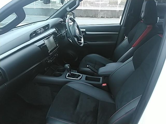 ハイラックス Ｚ　ＧＲスポーツ　ワンオーナー　キーレス　ナビ　１８アルミホイール　アイドリングストップ　ディーゼル　エアバッグ　電動シート　オートマ　フル装備　安全装備　助手席エアバッグ　サイドエアバッグ　衝突被害軽減システム（11枚目）