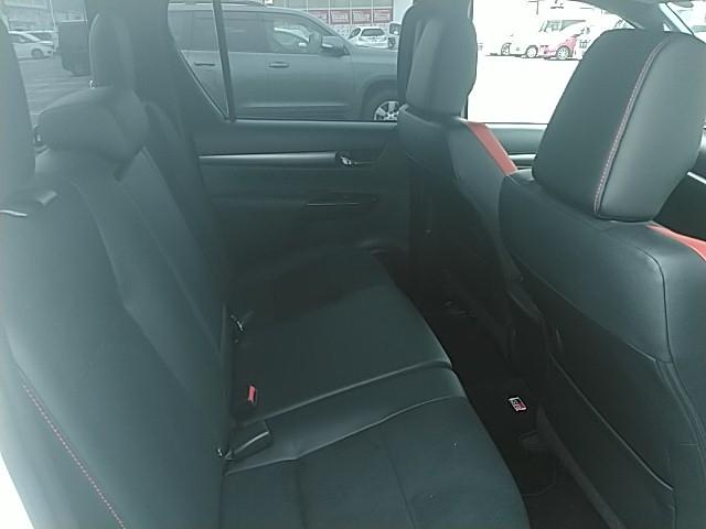 ハイラックス Ｚ　ＧＲスポーツ　ワンオーナー　キーレス　ナビ　１８アルミホイール　アイドリングストップ　ディーゼル　エアバッグ　電動シート　オートマ　フル装備　安全装備　助手席エアバッグ　サイドエアバッグ　衝突被害軽減システム（12枚目）