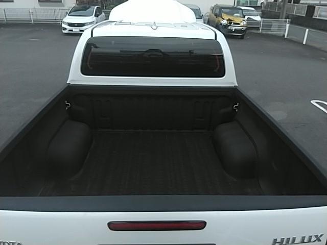 ハイラックス Ｚ　ＧＲスポーツ　ワンオーナー　キーレス　ナビ　１８アルミホイール　アイドリングストップ　ディーゼル　エアバッグ　電動シート　オートマ　フル装備　安全装備　助手席エアバッグ　サイドエアバッグ　衝突被害軽減システム（14枚目）