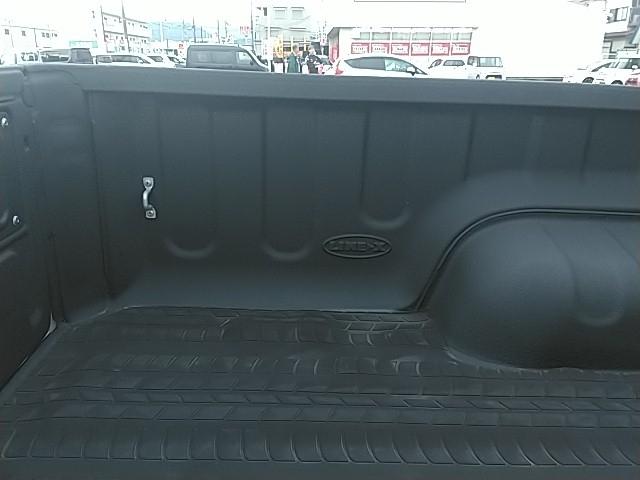 ハイラックス Ｚ　ＧＲスポーツ　ワンオーナー　キーレス　ナビ　１８アルミホイール　アイドリングストップ　ディーゼル　エアバッグ　電動シート　オートマ　フル装備　安全装備　助手席エアバッグ　サイドエアバッグ　衝突被害軽減システム（20枚目）