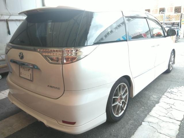 エスティマ アエラス　プレミアムエディション　ワンオーナー　サンルーフ　キーレス　フルセグ　ナビ＆ＴＶ　１８アルミホイール　乗車定員７人　エアバッグ　オートマ　フル装備　ＨＩＤヘッドライト　バックカメラ　スマートキー（3枚目）